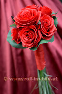 Brautstrauß mit roten Rosen